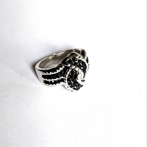LADIES NEW SIZE 66 BLACK ONYX SILVER AWIRL FASHIONISTA  RING - Picture 2 of 5